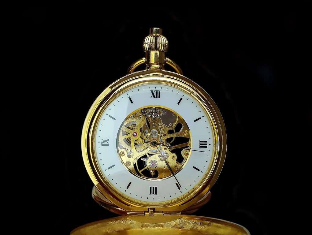 The Importance of the Legal Aspects of Business watch-hand-antique-retro-clock-time-1186866-pxhere.com (2)